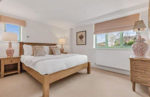 Honeysuckle Cottage - Hot Tub Packages Available - Photo 13