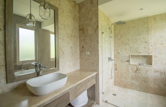 Stylish Fully-staffed Villa Near Beach and Lagoons in Exclusive Golf Resort - Photo 7