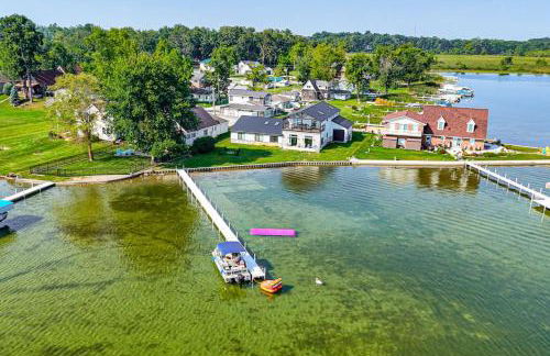 Chapman Lake Retreat with Pier, Fire Pit and Games - Foto 1