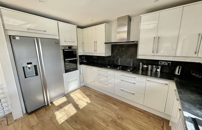 Four Corners Holiday Home with Hot Tub & Sauna - Foto 16