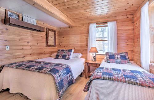 8 Mi to Saddleback Ski Area Cabin with Fire Pit - Foto 19