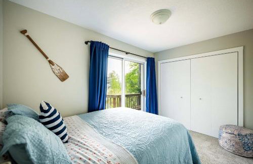 Waterfront Deck and Dock Torch Lake Home! - Foto 18