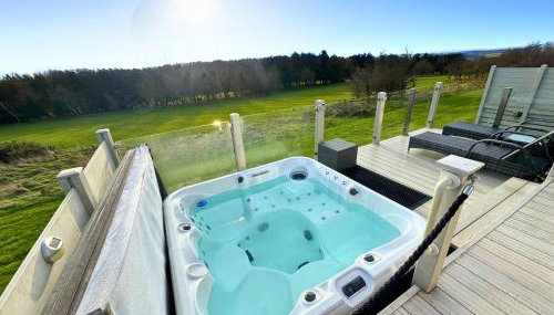 Hot Tub Lodge, Panoramic Views & Free Golf, Dog Friendly - Foto 2