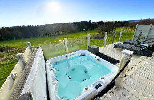 Hot Tub Lodge, Panoramic Views & Free Golf, Dog Friendly - Foto 2