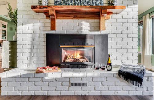 Riverfront! Family Friendly, Hot Tub, Fire Pit, EV - Foto 41