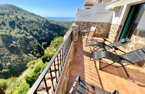 Apartamentos Axarquia , Frigiliana, terraza privada con vistas a la montaña rio y al mar - Photo 2