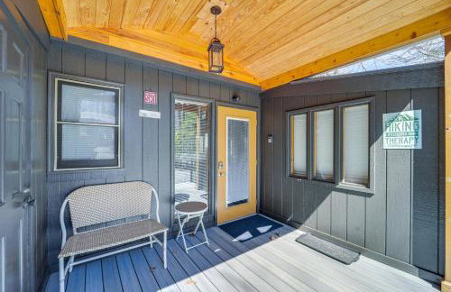 Near Lake and Trails Rustic Newland Cabin with Deck! - Foto 24