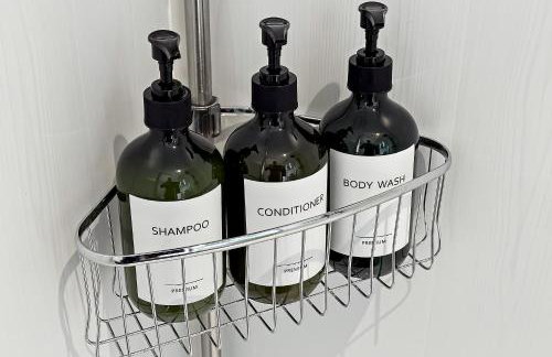 Contractors Heaven-POOL TABLE-THREE BEDROOM HOUSE WITH SEPARATE ONE BEDROOM SELF CONTAINED-Close to AIRPORT - Foto 11