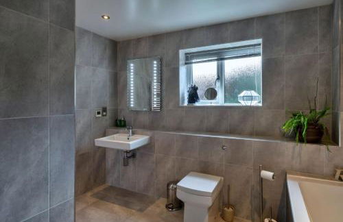 Finest Retreats - Lake View - Photo 35