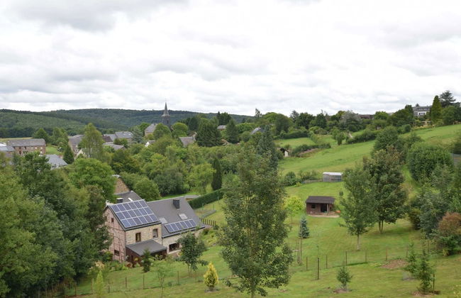 Superb Villa With a Large Garden - Photo 31