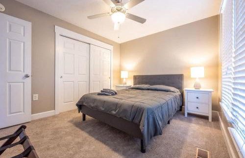 6BR Downtown Side-by-Side Townhomes 2 Garages - Foto 70