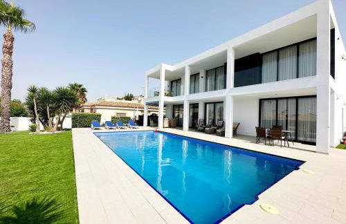 Luxury villa with large swimming pool and outdoor area - Foto 11
