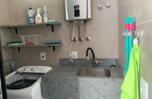 Casa linda, ótima localização, 2 vagas de garagem - Foto 34