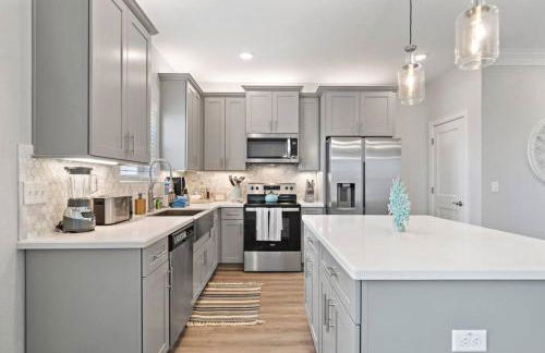 Modern Beach House with Fire Pit and Swimming Pool - Foto 12