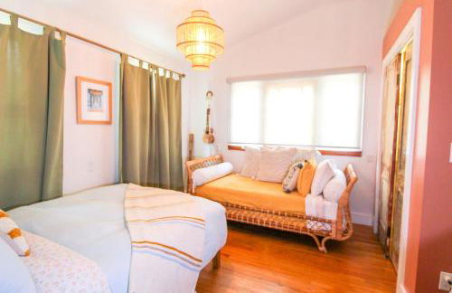 Luxurious Bohemian Bungalow in Lincolnville - Mins from Downtown! - Photo 35