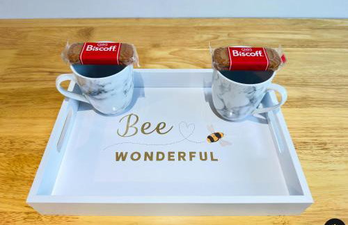 Modern 4 Beds House With FREE Parking - Foto 15