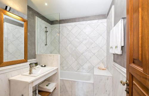 Mare Monte Luxury Suites - Photo 32