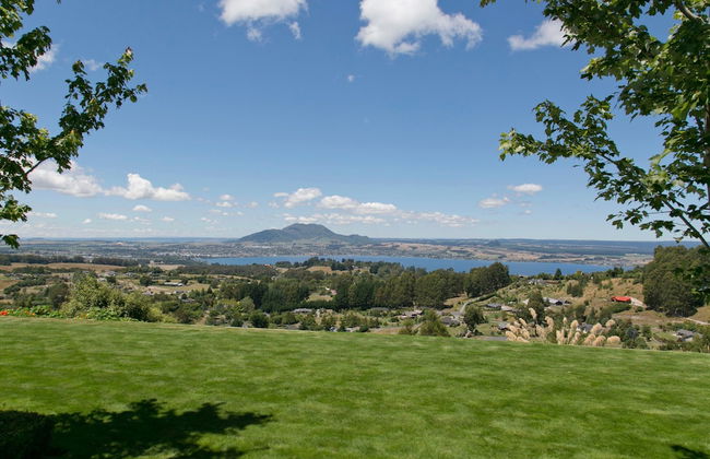 The Lakeview House Apartment - Photo 12