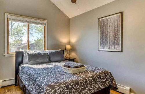 Group Friendly Cabin with Spa on the Deck near Tappan Lake in Ohio - Foto 44