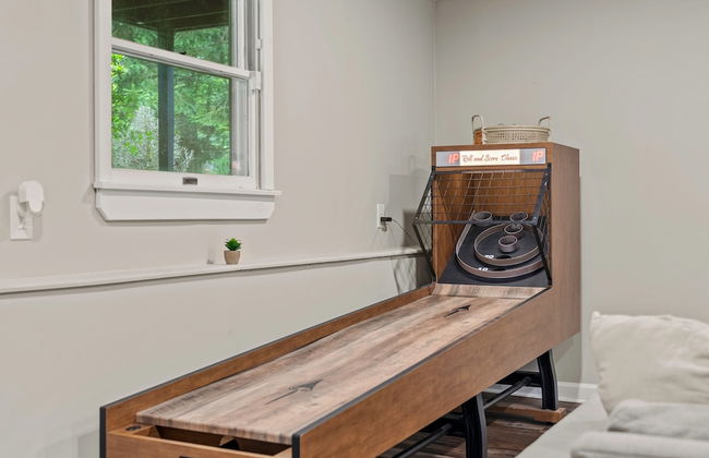 The Evergreen Escape by Avantstay Modern Cabin w Volleyball Court Hot Tub - Foto 22