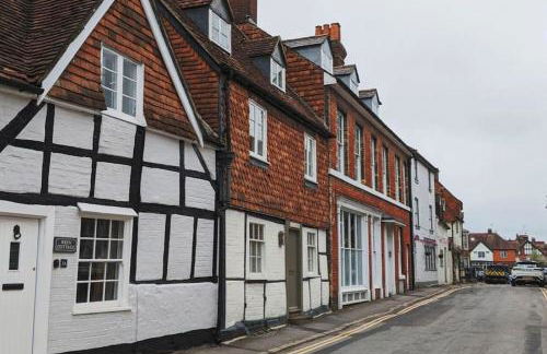 Cosy character cottage in central Marlborough UK - Photo 2
