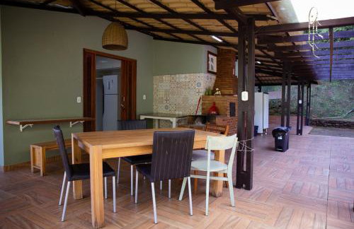 Chalé com Deck e Churrasqueira nas Montanhas - Foto 33