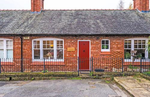 Country Charm Cottage Sleeps 4 & Free Parking - Photo 2