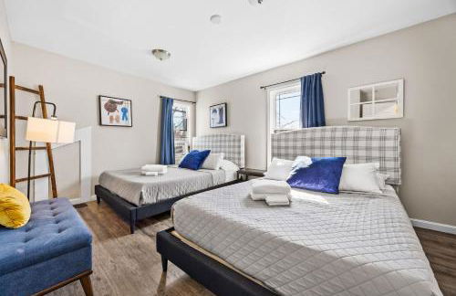 3BR Cozy Family Home with HotTub & Spacious Backyard - Foto 5