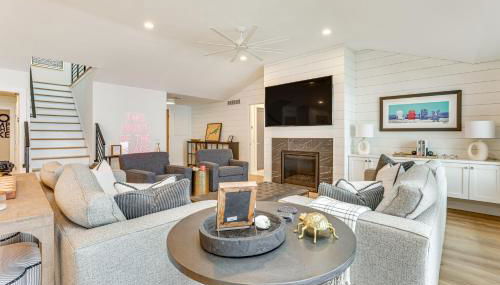 Lake Wisconsin Retreat with Dock Great for Groups! - Foto 3