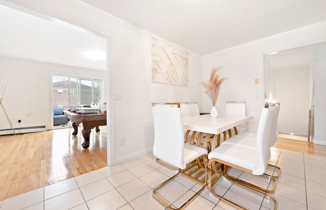 Modern Luxury Home w GameRoom & Parking - Foto 8