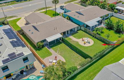 Dog Friendly Home wPrivate Fenced Yard, Garage & Fire Pit STEPS to the Beach! - Foto 25