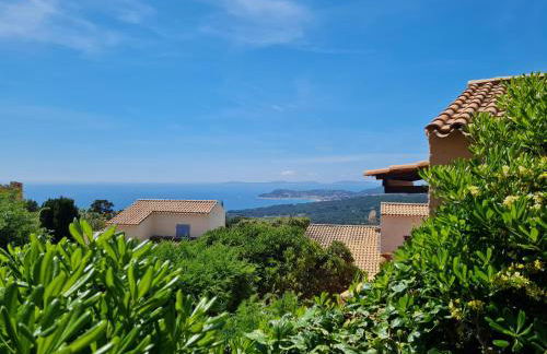 Bel appartement au calme avec terrasse aperçu mer, jardinet et piscine - Foto 1