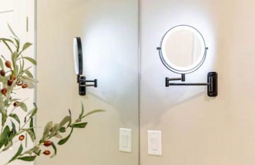 Stunning Water View 2BR · Jacuzzi & Rooftop Lounge - Foto 63