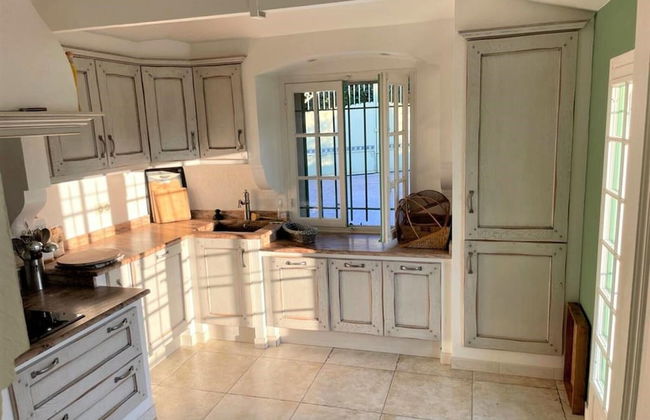 Charming Holiday Home in Mougins With Pool - Foto 8