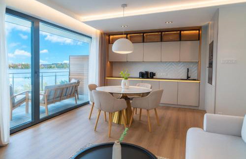 Marina Ostróda IV - super widok na jezioro, 10 m do wody, taras i balkon, winda, klima, garaż - Foto 3