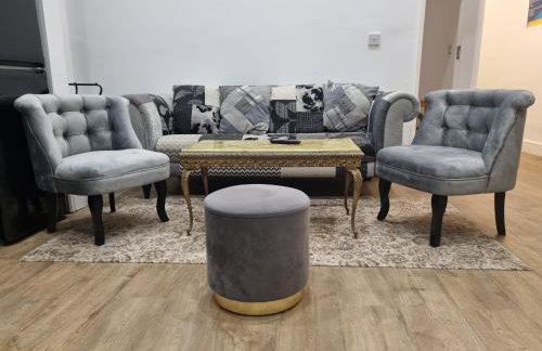 Cheerful 4 bedroom close to Uclan, Preston City Center - Photo 3