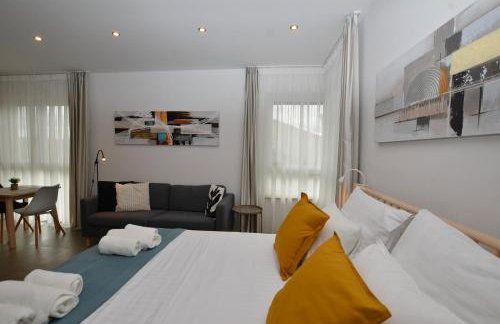 Black & White Studios - Photo 14