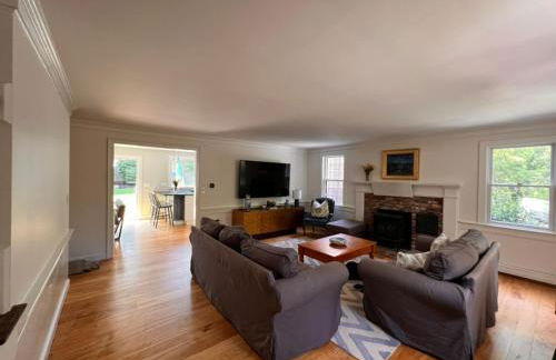 5 bedroom Cape with a pool and large yard - Foto 11