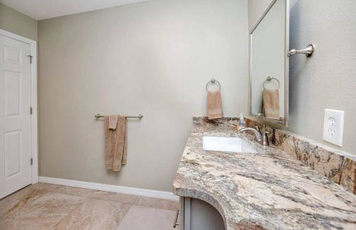 Luxe Private Waterfront Getaway with Pool in Ozona - Foto 14