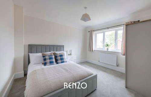 Spacious and Lovely 4-bed Home in Castle Donington by Renzo, Sleeps 6! - Photo 19