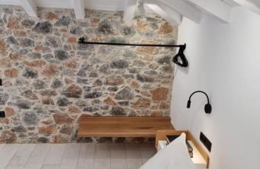 Stone build suite with private pool - Foto 25