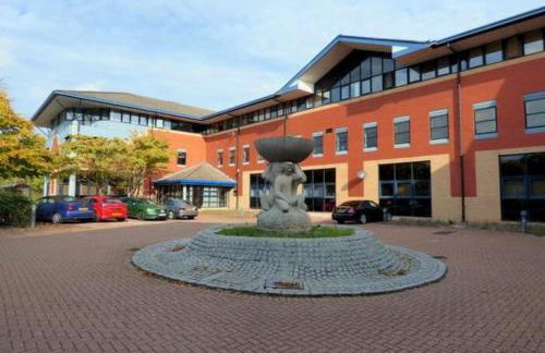 Comfortable 2BR Swindon Long Stay - Foto 31