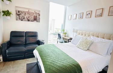 Art-filled Loft 180 Views, Rooftop Pool, Parking - Foto 34