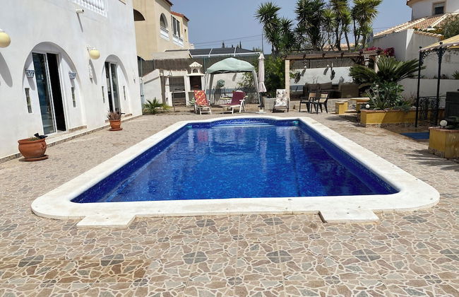 Luxury Beachfront Villa in La Perla - Photo 9