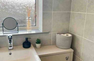 Modern Coastal 2 Bedroom Home to Relax and Unwind - Foto 19