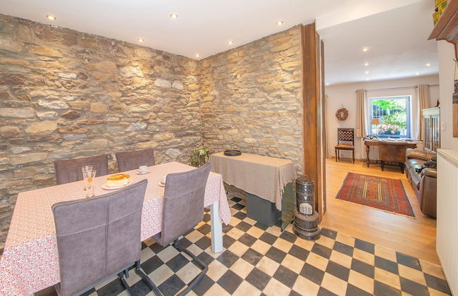 Stylish Stay Near Forest - Foto 27