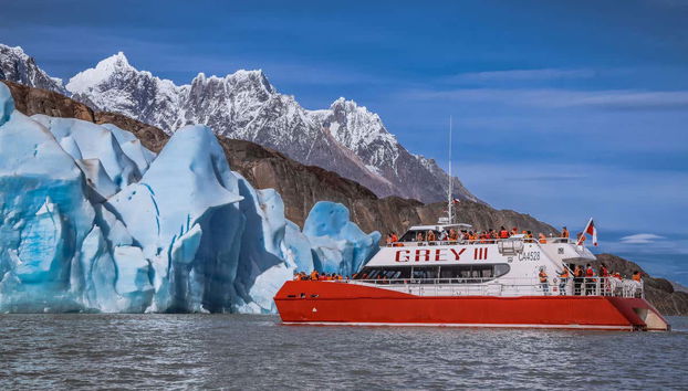 Giro in barca sul Lago Grey