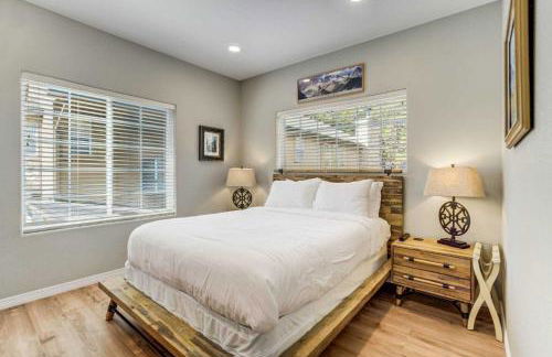 Luxury Retreat with Hot Tub Fire Pit & Forest Views - Foto 28