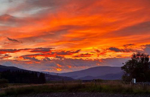 Eco-Friendly Highland Suite with Mountain Views - Photo 38