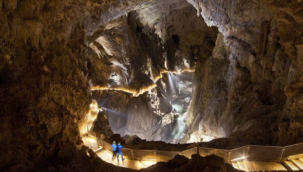 Cohecendo as grutas de Škocjan